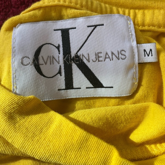 Yellow Calvin Klein cropped t-shirt - Picture 2 of 2